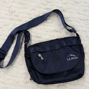 L.L. Bean Boundless Expandable Crossbody Everyday Travel Bag Navy Women's